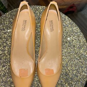 Michael Kors Women's Tan Kitten Heel Pumps